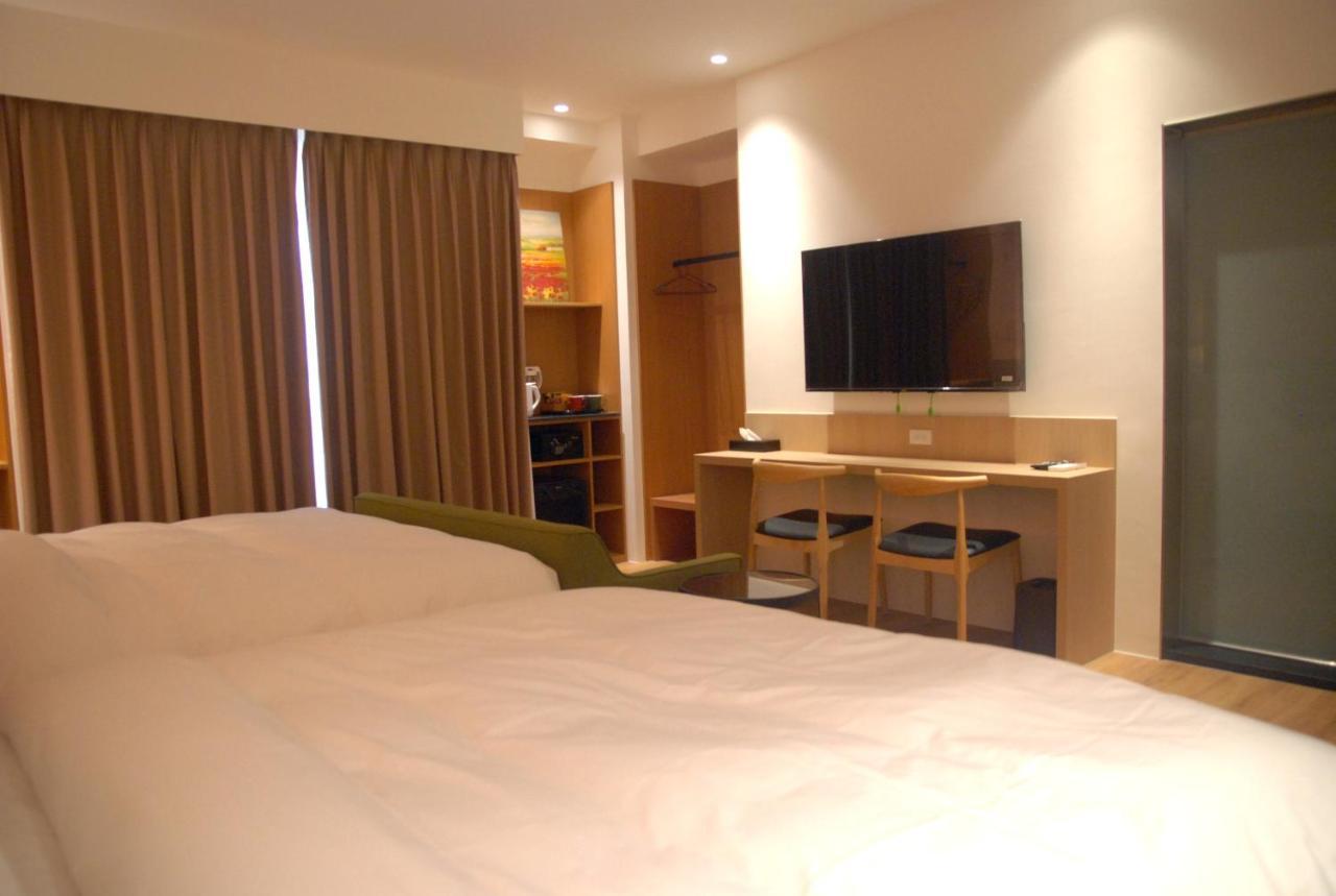 鹹菜巷8號 Hotel ไถหนาน ภายนอก รูปภาพ
