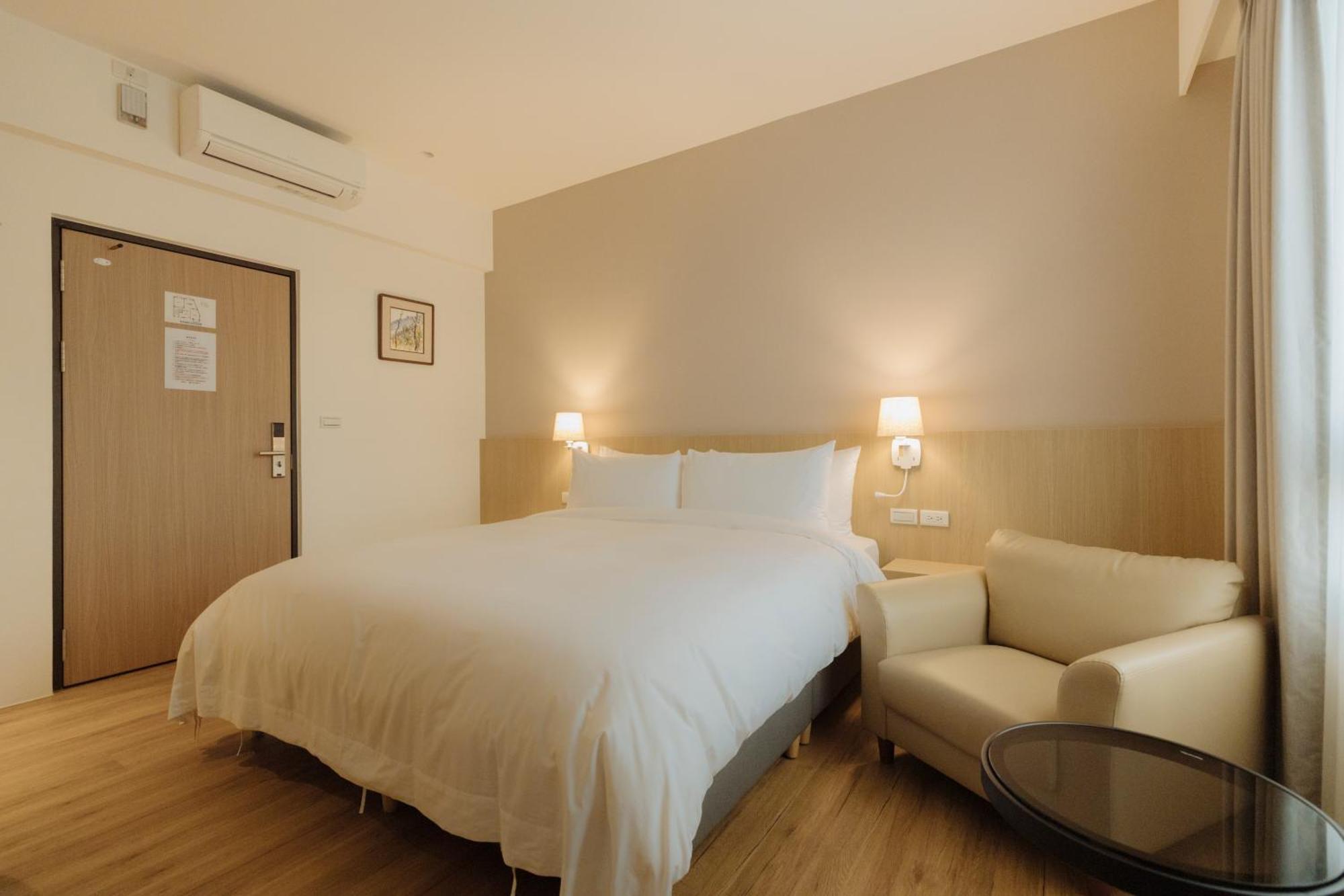 鹹菜巷8號 Hotel ไถหนาน ภายนอก รูปภาพ